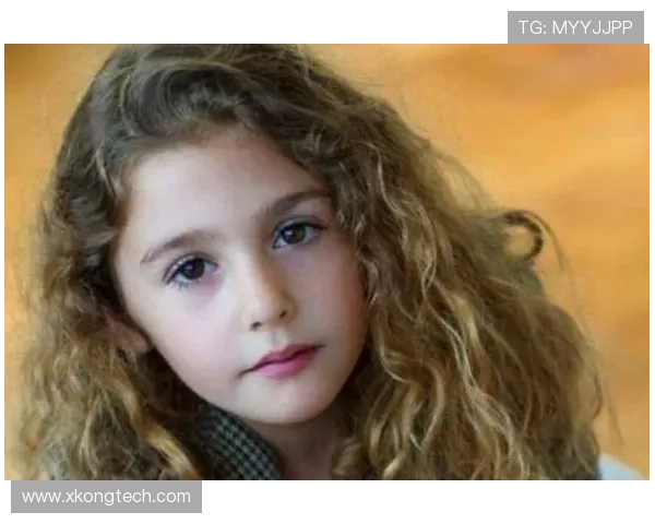 世界足球明星太太的生活与魅力揭秘：她们如何在光环下展现真实自我