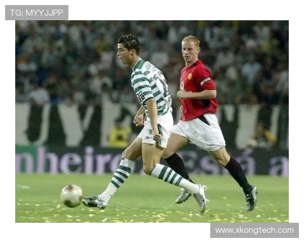 亲吻足球明星的鞋子背后隐藏的故事与荣耀之路