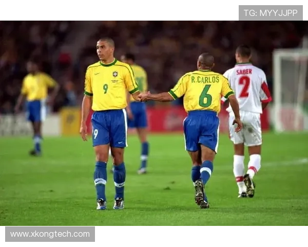 足球巨星同框瞬间回顾汇聚全球明星的精彩合影时刻